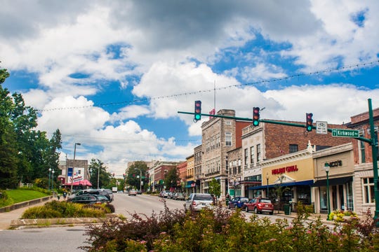 A scene from the vibrant dining and shopping offerings in downtown Bloomington, just steps from Indiana University.