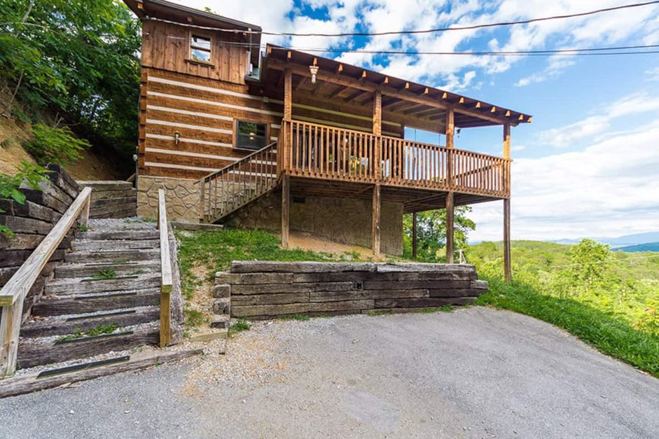 Secluded Stay in the Great Smoky Mountains from $74—Hot Tub, Fireplace, & Top Views! - 2